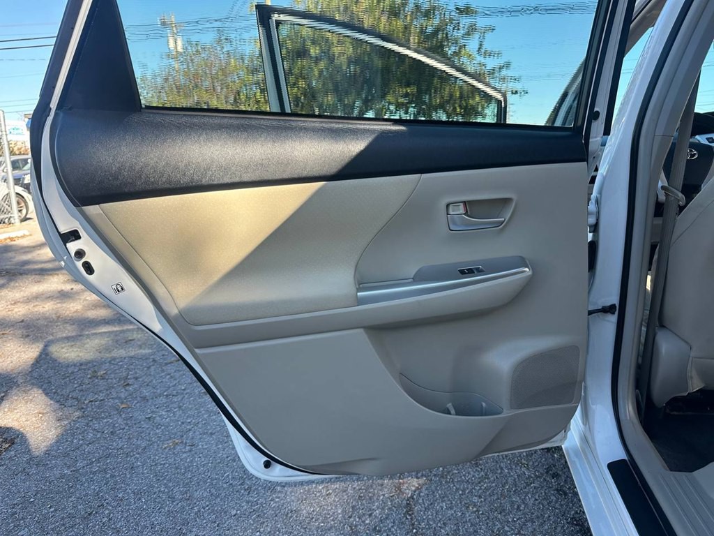 2012 Toyota Prius Image 17