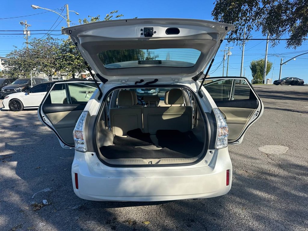2012 Toyota Prius Image 22