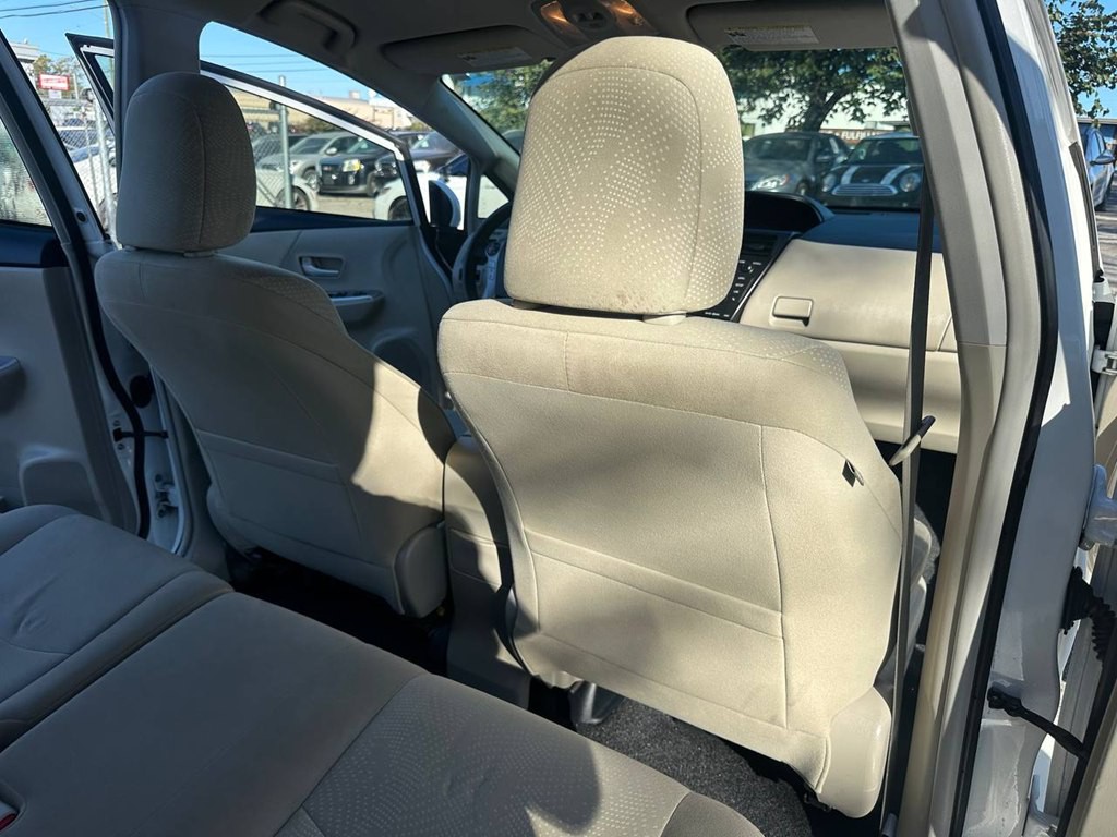 2012 Toyota Prius Image 32
