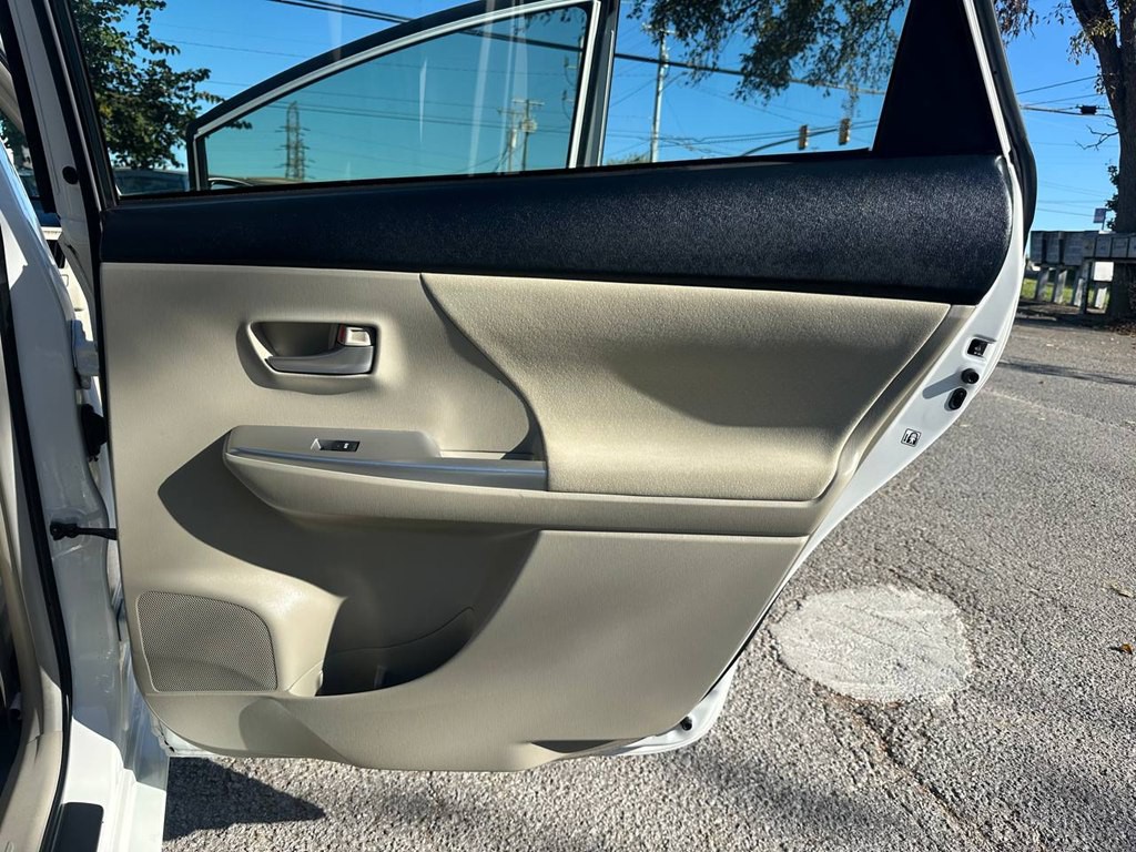 2012 Toyota Prius Image 33