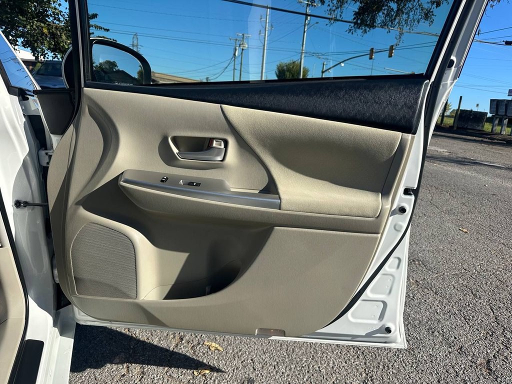 2012 Toyota Prius Image 38