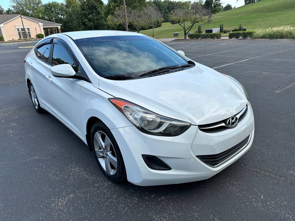 2013 Hyundai Elantra Image 3