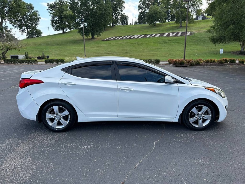 2013 Hyundai Elantra Image 4