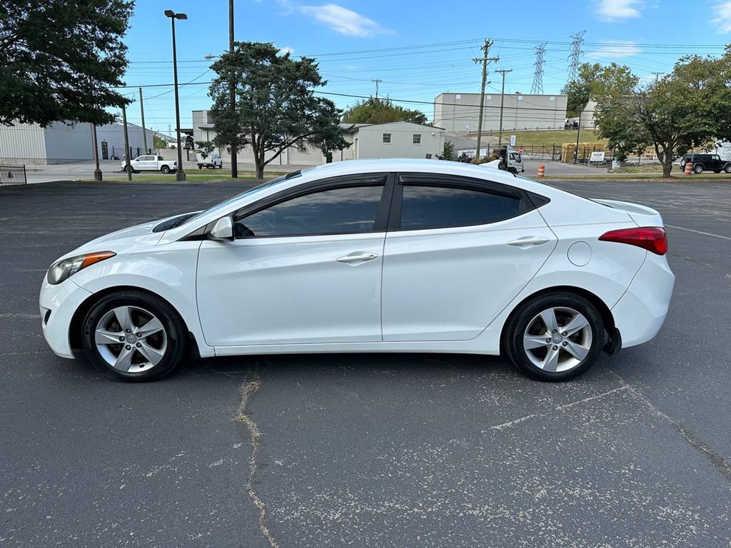 2013 Hyundai Elantra Image 8