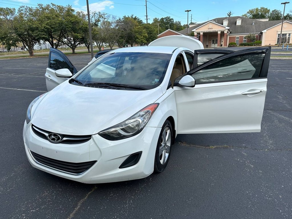 2013 Hyundai Elantra Image 9