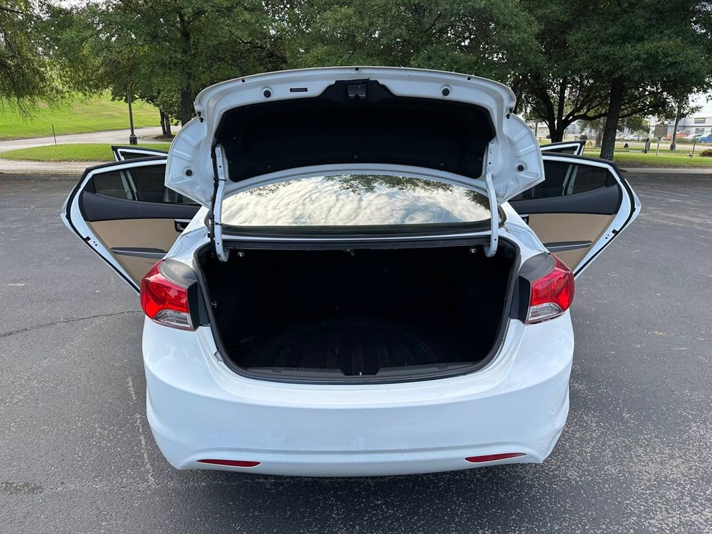 2013 Hyundai Elantra Image 11
