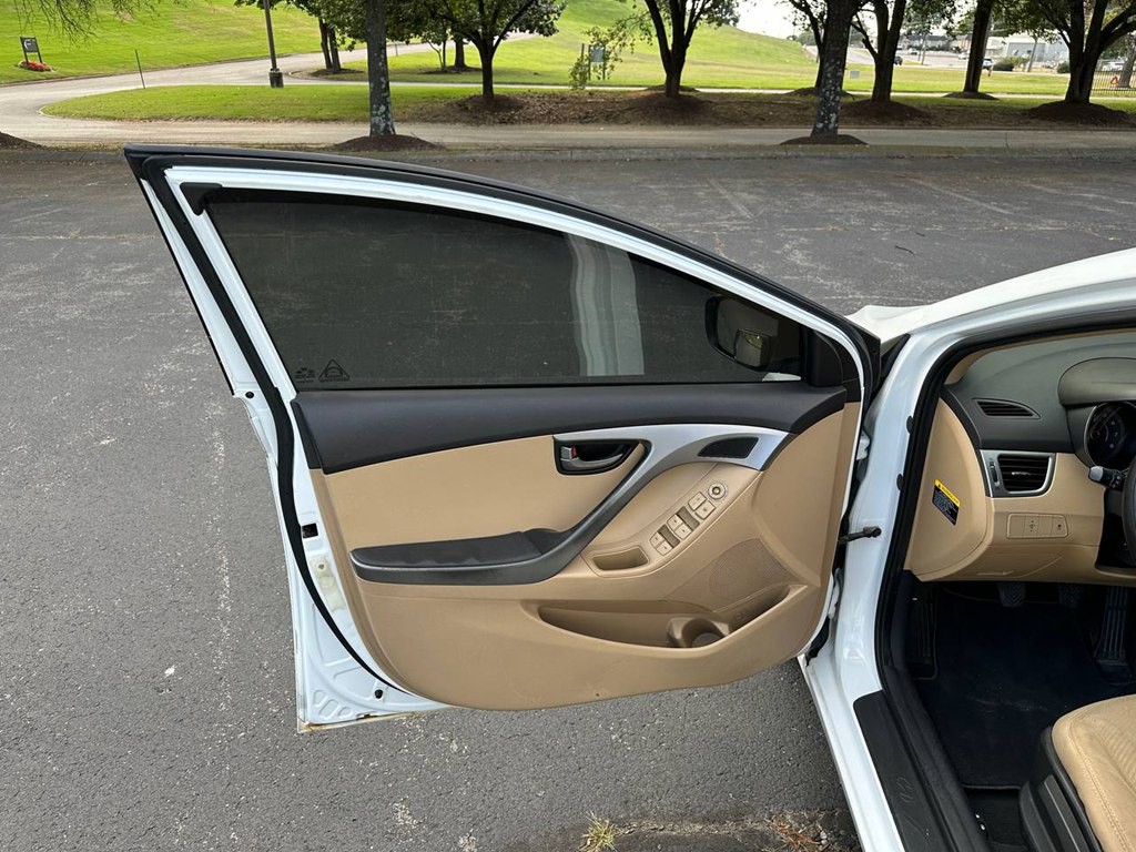 2013 Hyundai Elantra Image 13