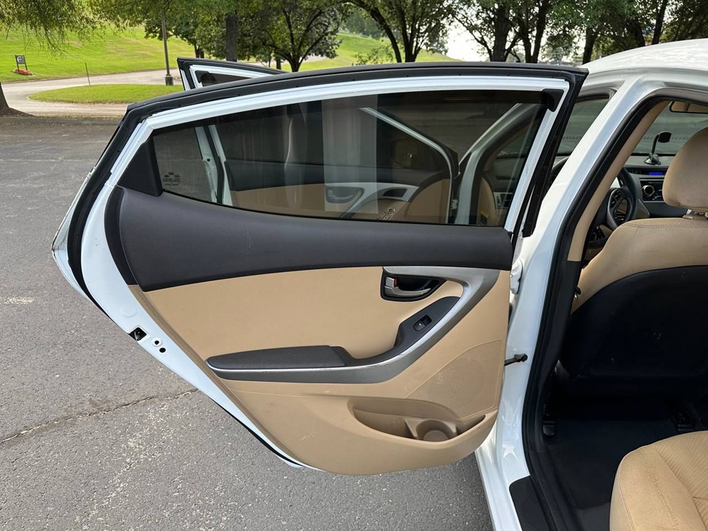 2013 Hyundai Elantra Image 14