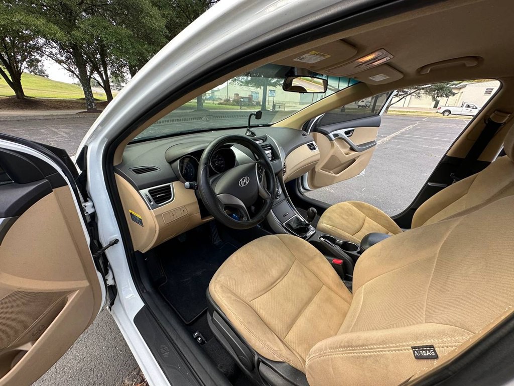 2013 Hyundai Elantra Image 18