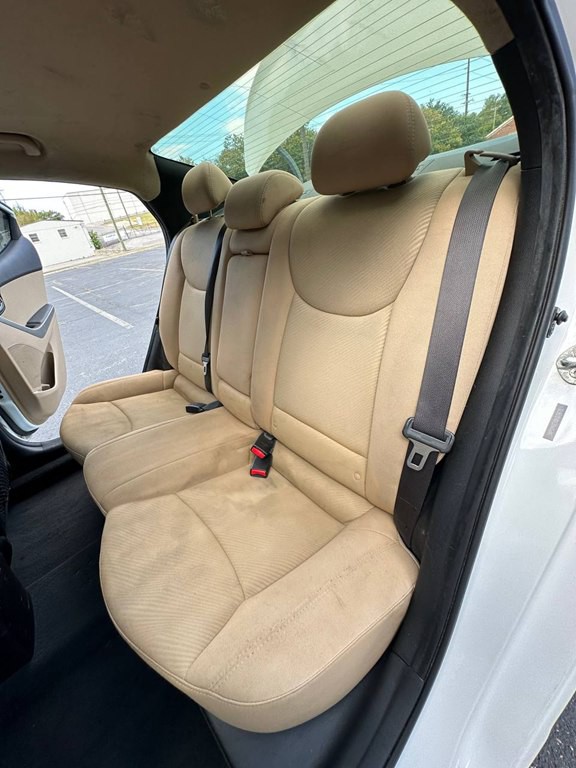 2013 Hyundai Elantra Image 21