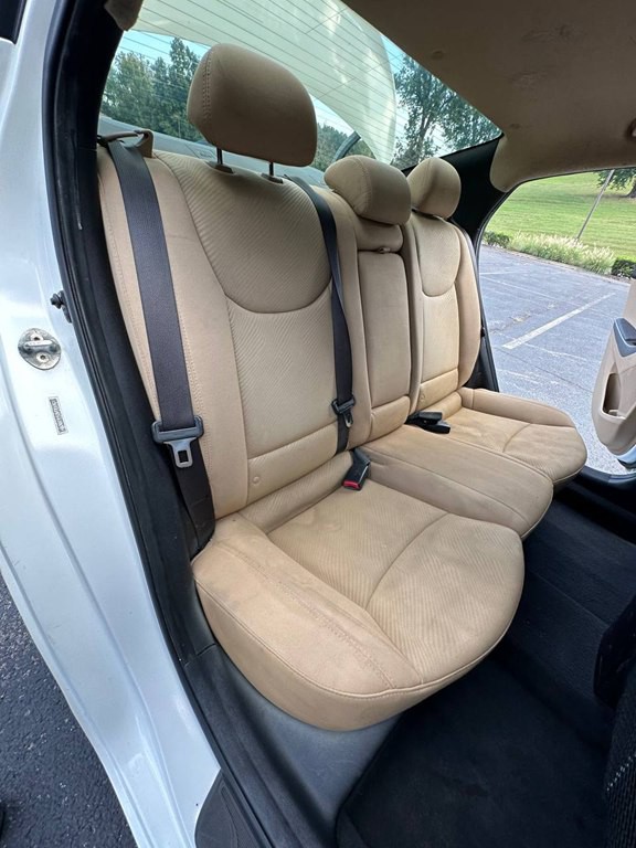2013 Hyundai Elantra Image 22
