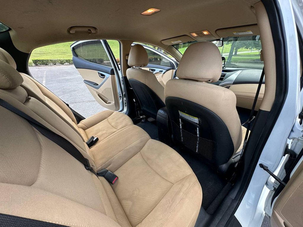 2013 Hyundai Elantra Image 23