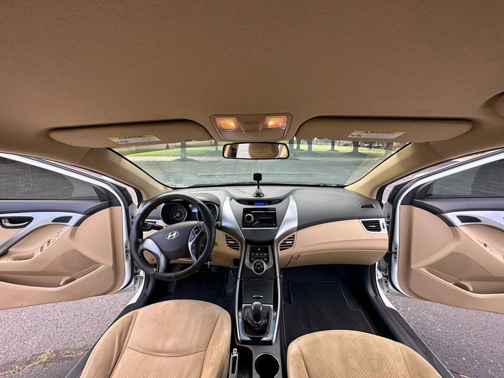 2013 Hyundai Elantra Image 24