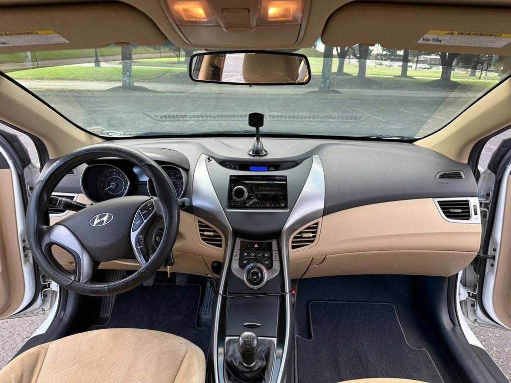 2013 Hyundai Elantra Image 25