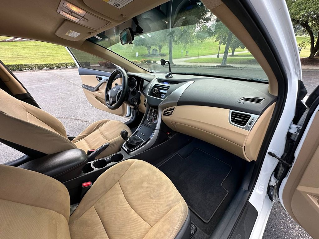 2013 Hyundai Elantra Image 29