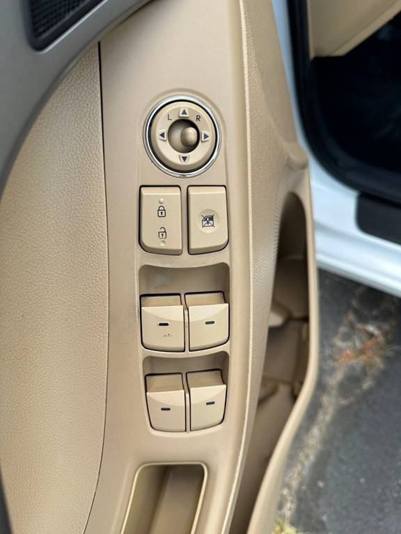 2013 Hyundai Elantra Image 30