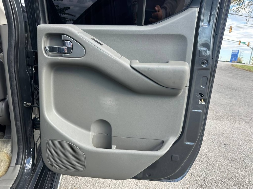 2014 Nissan Frontier Image 22