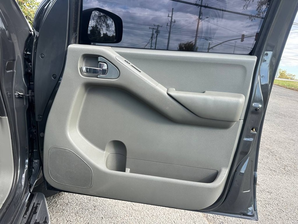 2014 Nissan Frontier Image 24