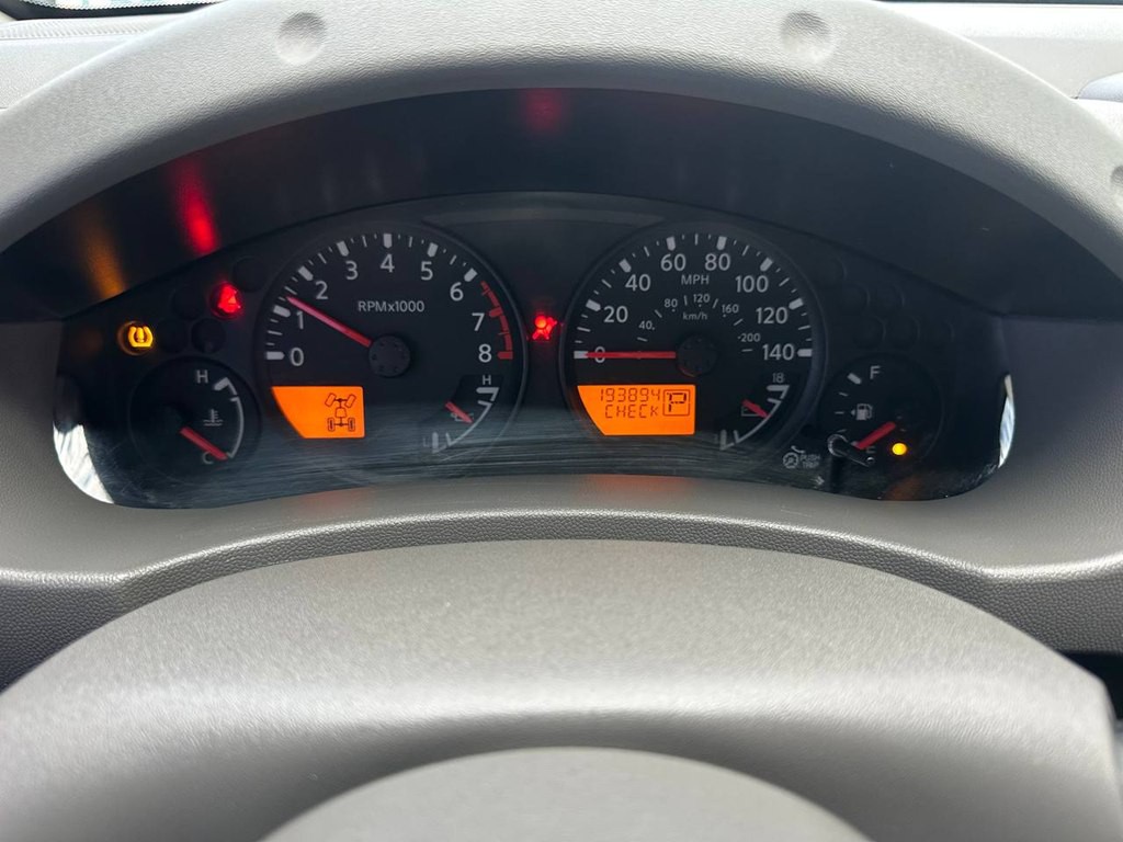 2014 Nissan Frontier Image 32