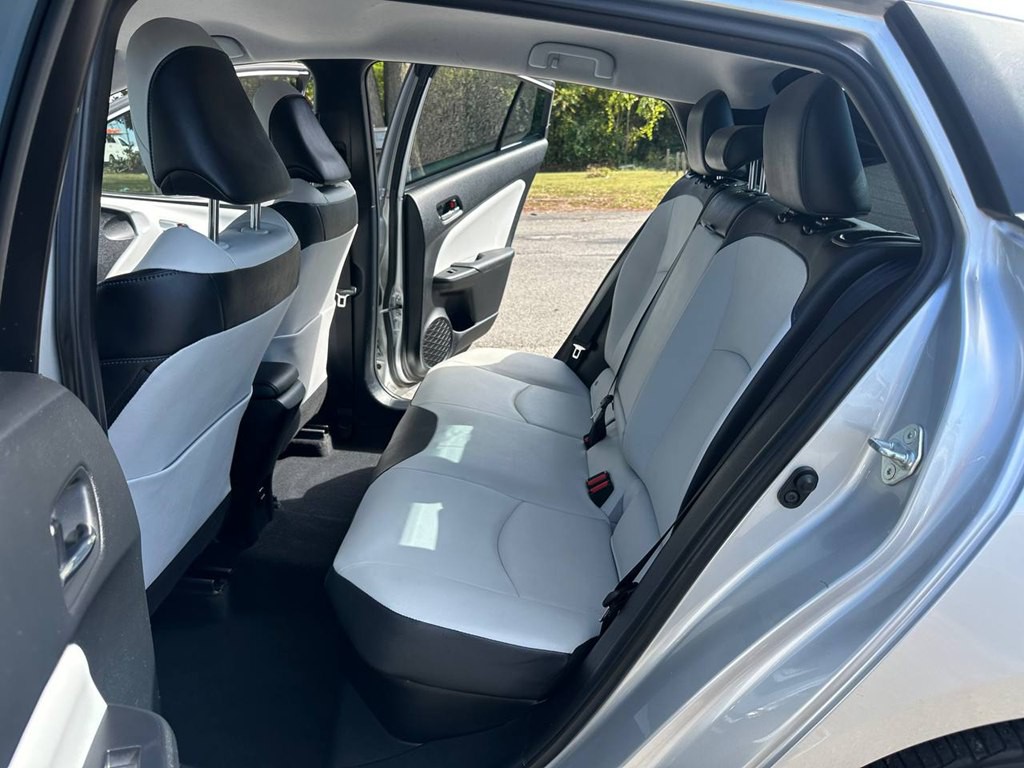 2017 Toyota Prius Image 16