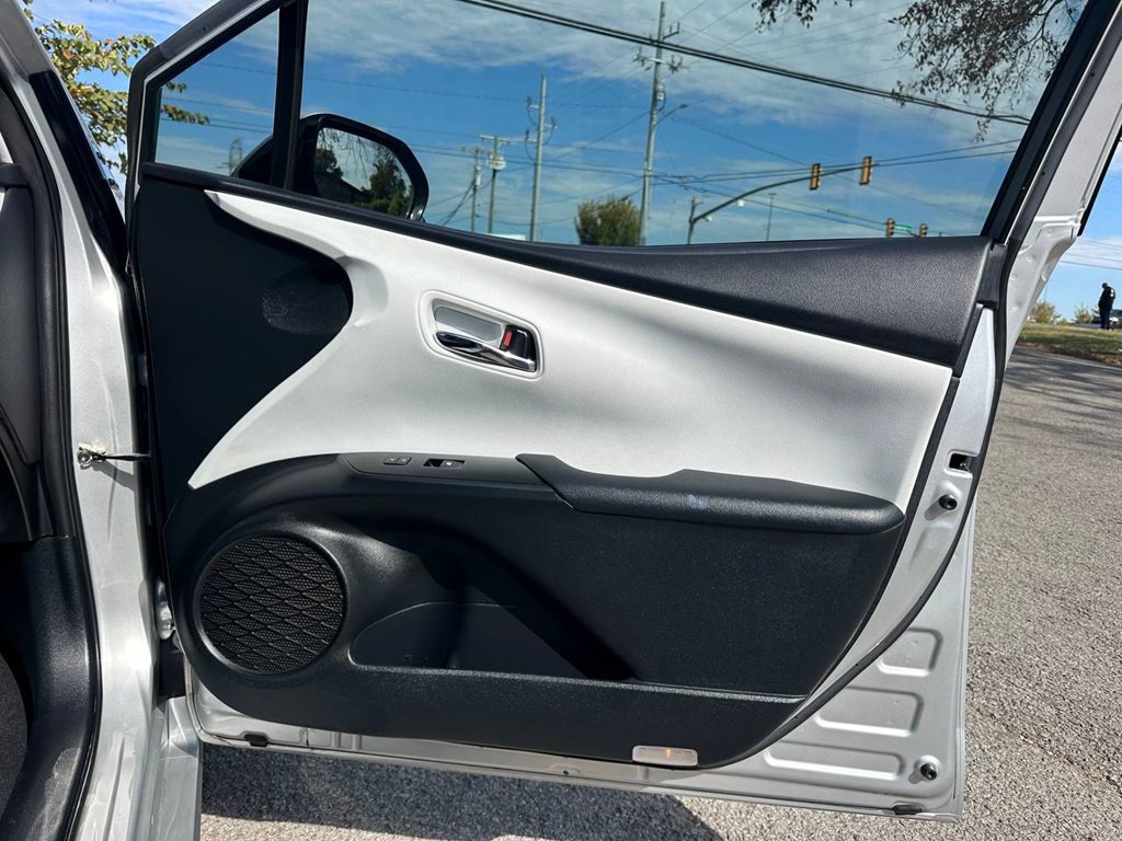 2017 Toyota Prius Image 26