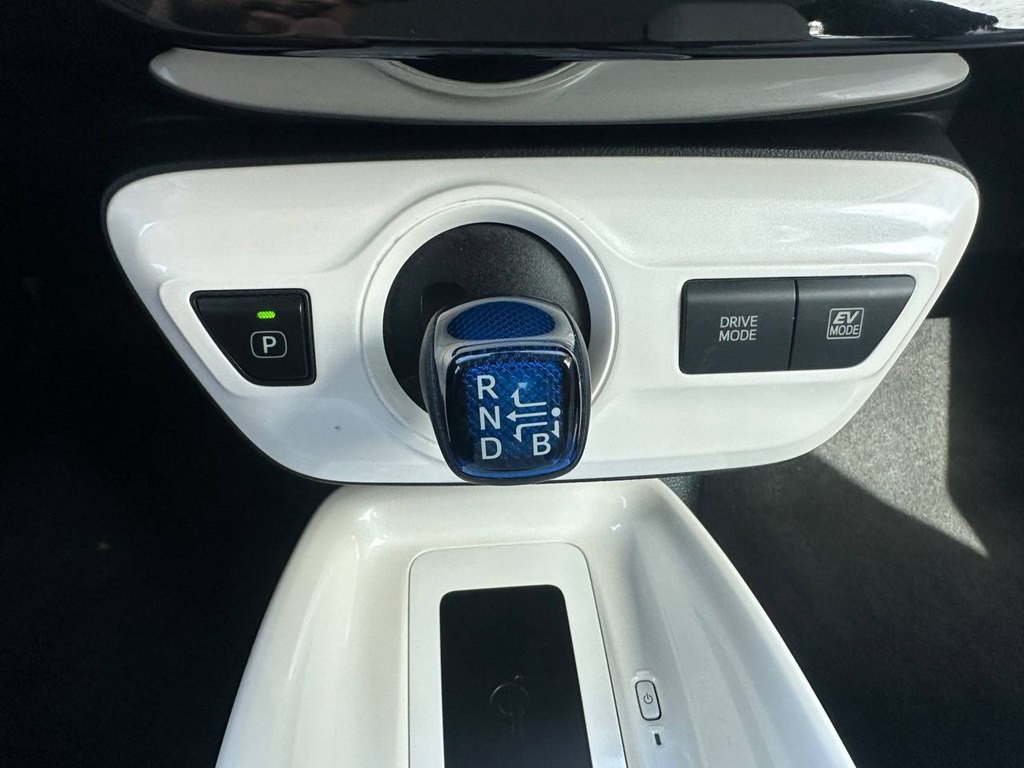 2017 Toyota Prius Image 32