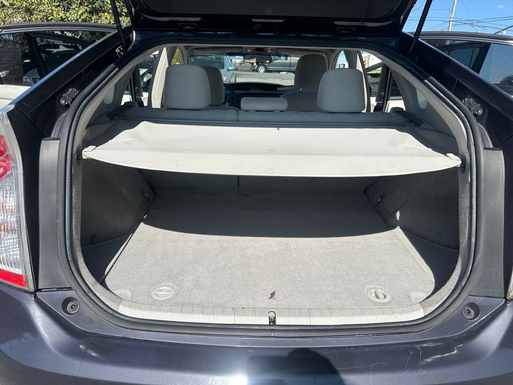 2013 Toyota Prius Image 12