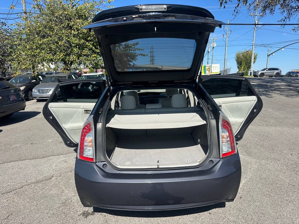 2013 Toyota Prius Image 14