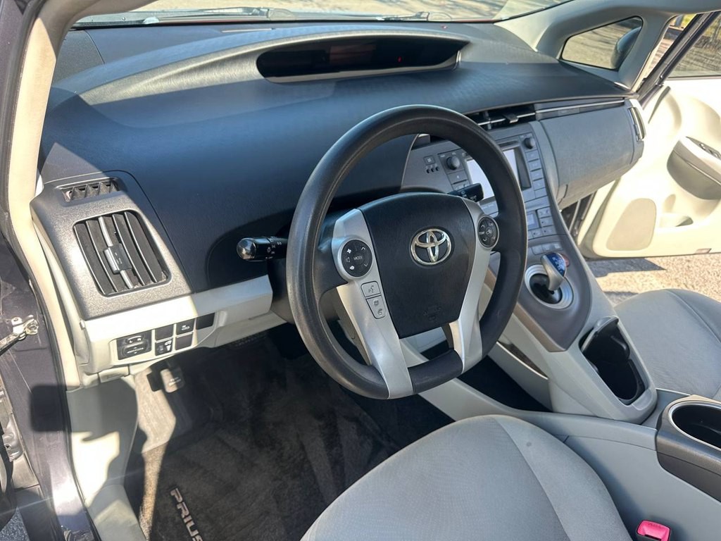 2013 Toyota Prius Image 15