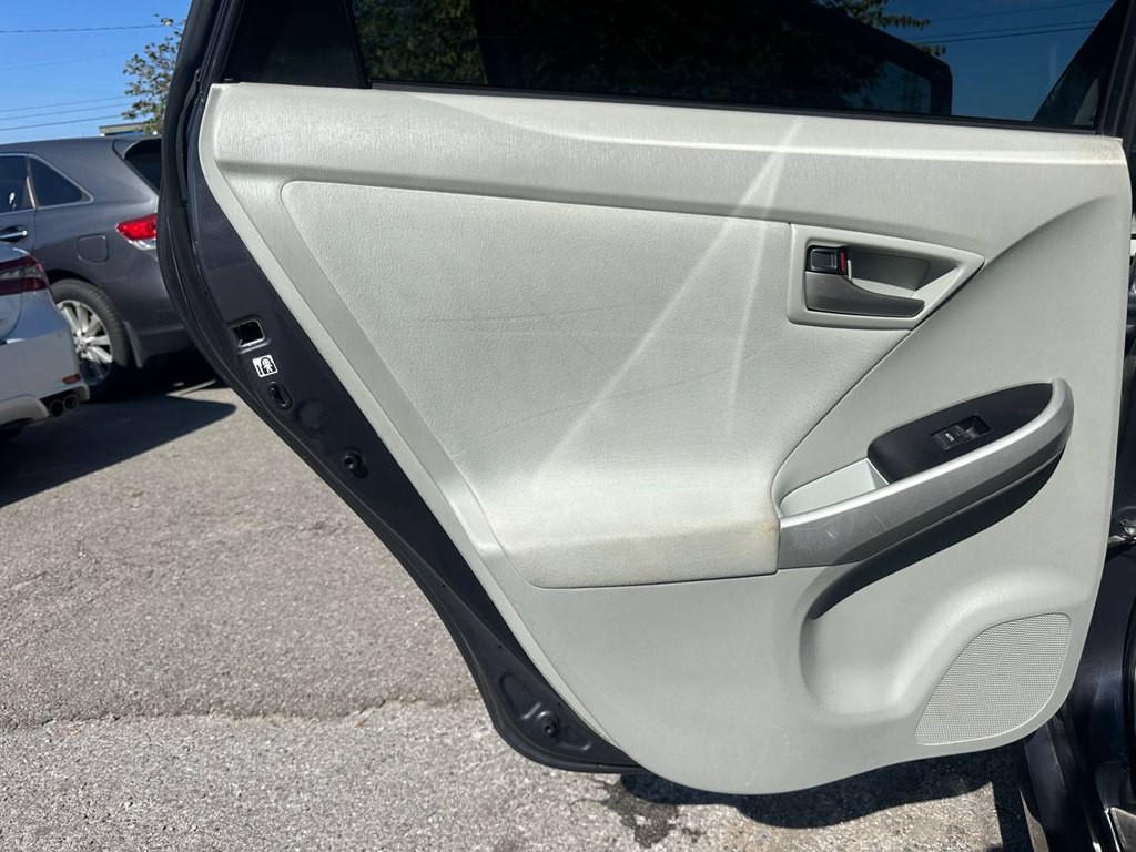 2013 Toyota Prius Image 18
