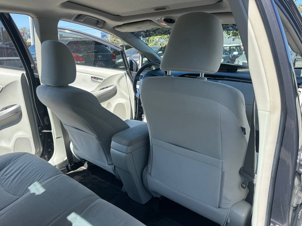 2013 Toyota Prius Image 21
