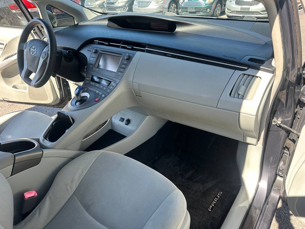 2013 Toyota Prius Image 23