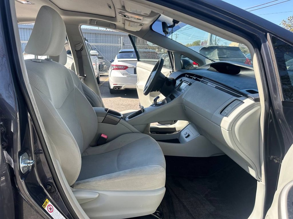 2013 Toyota Prius Image 24