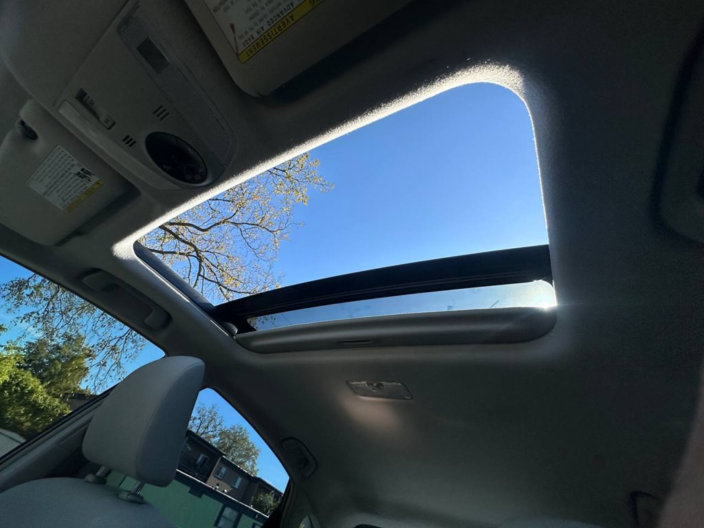 2013 Toyota Prius Image 30