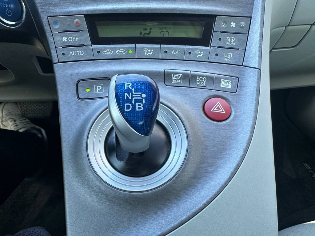 2013 Toyota Prius Image 32
