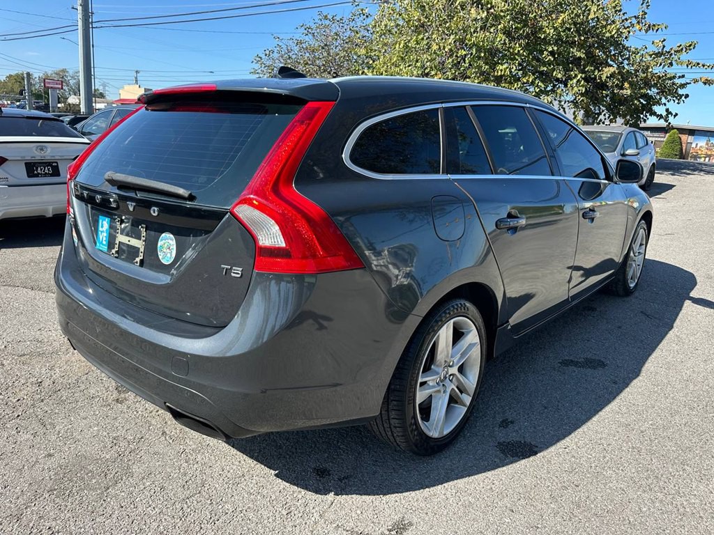 2015 Volvo V60 Image 7