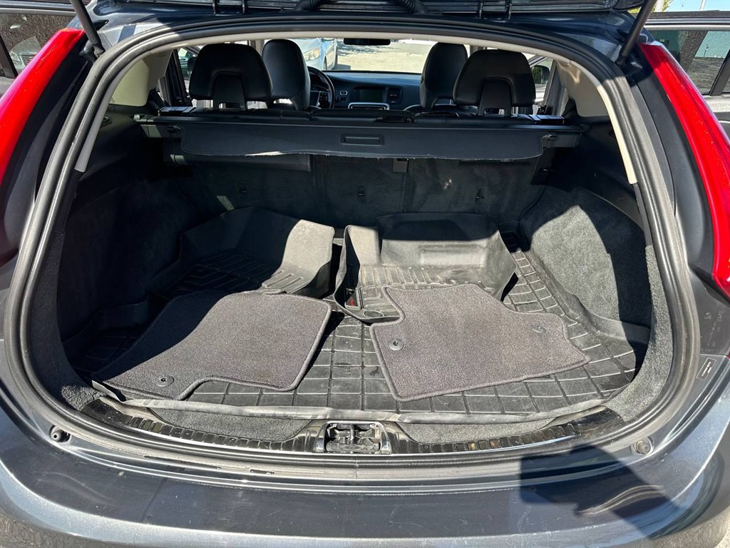 2015 Volvo V60 Image 11