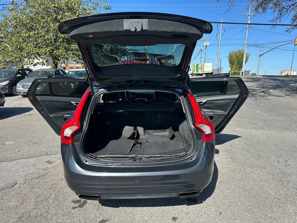 2015 Volvo V60 Image 13