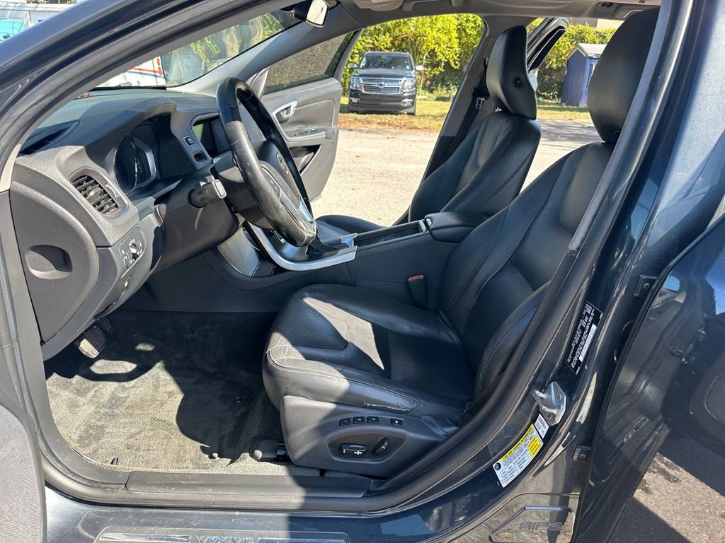 2015 Volvo V60 Image 15