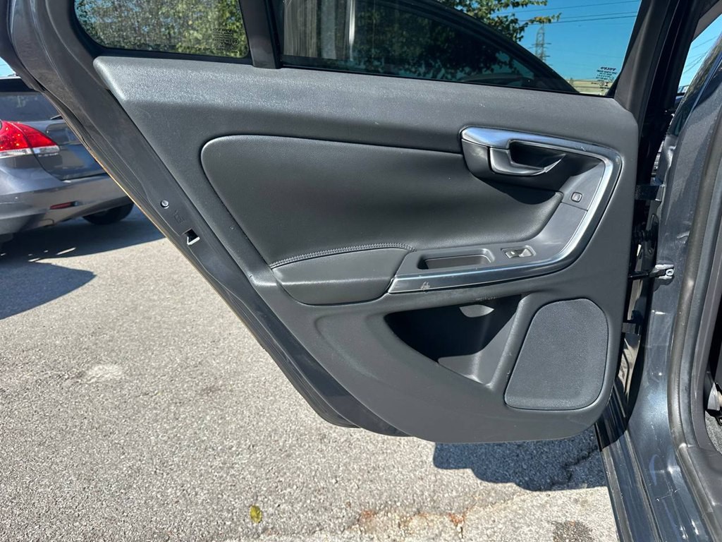 2015 Volvo V60 Image 19