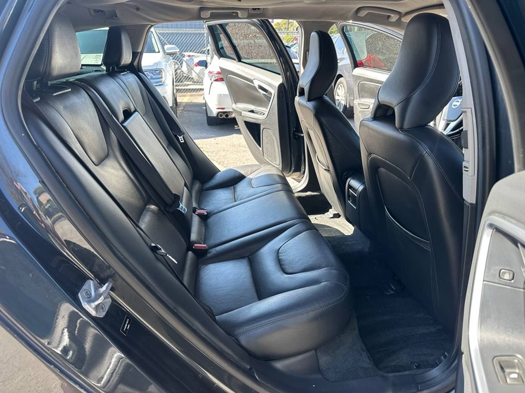 2015 Volvo V60 Image 20