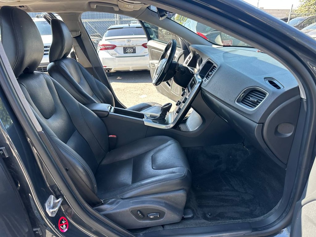 2015 Volvo V60 Image 23