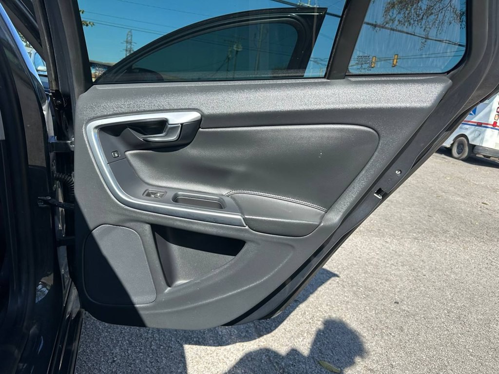 2015 Volvo V60 Image 24