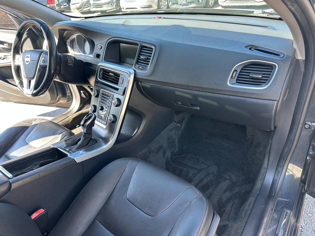 2015 Volvo V60 Image 25