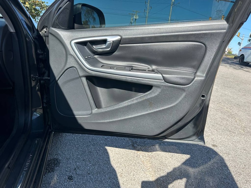 2015 Volvo V60 Image 26