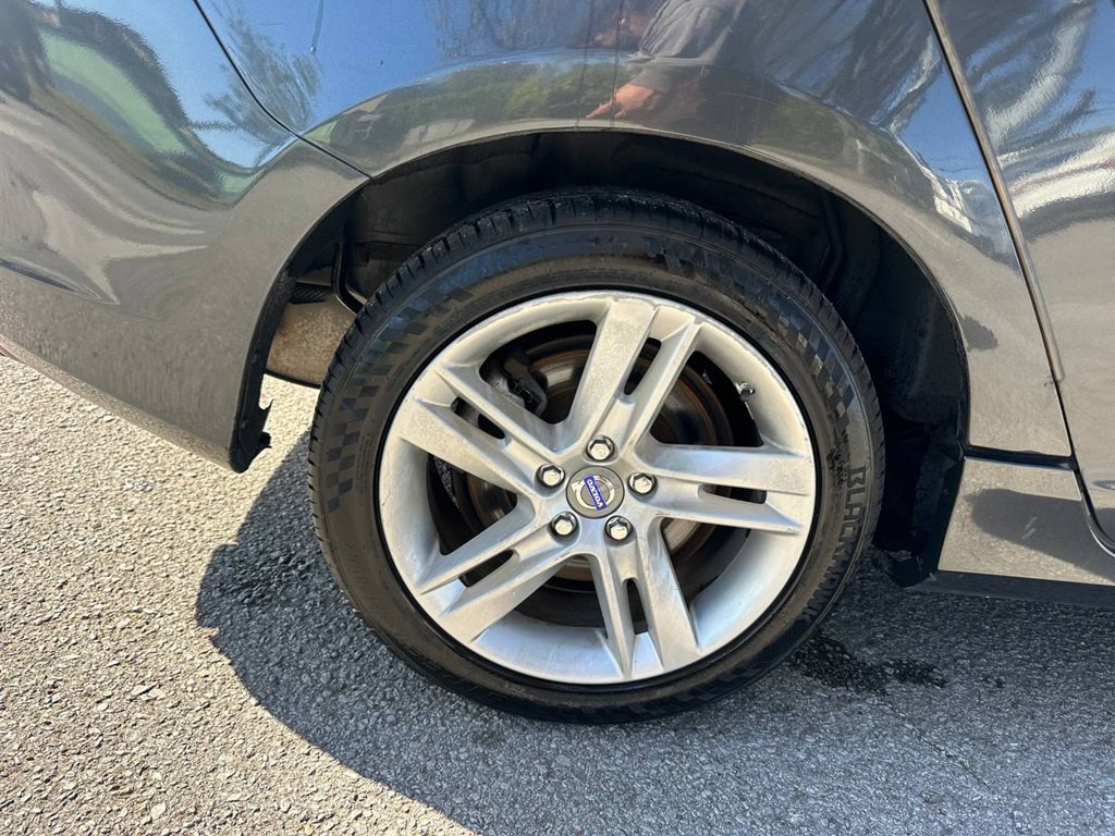 2015 Volvo V60 Image 27