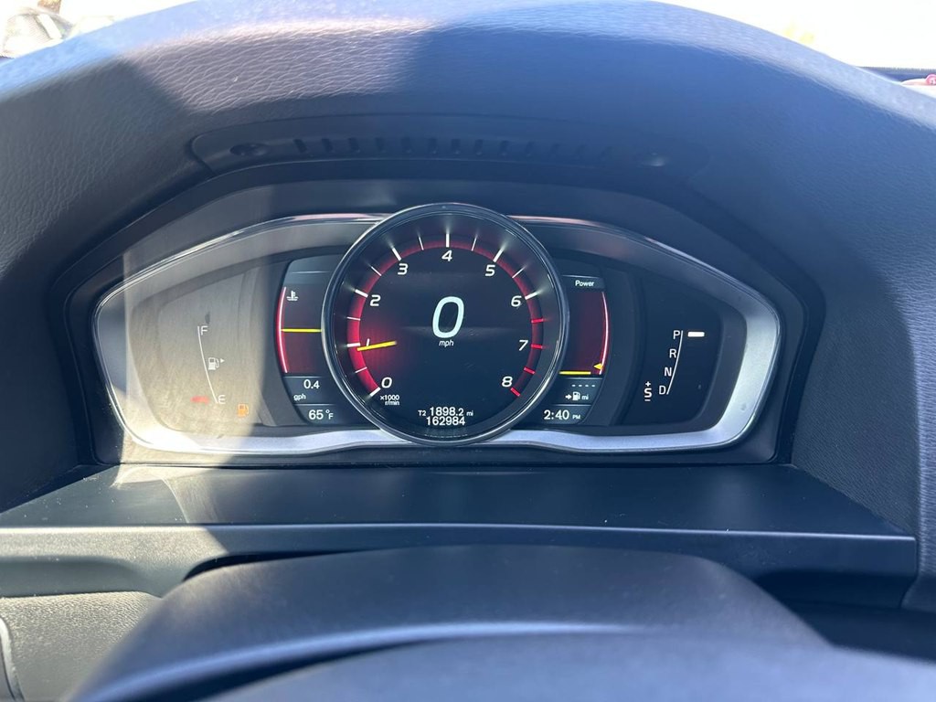 2015 Volvo V60 Image 32