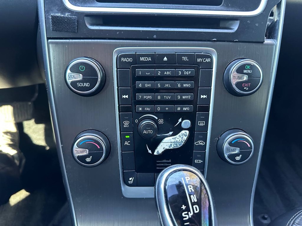 2015 Volvo V60 Image 35