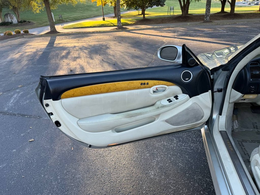 2003 Lexus SC Image 30