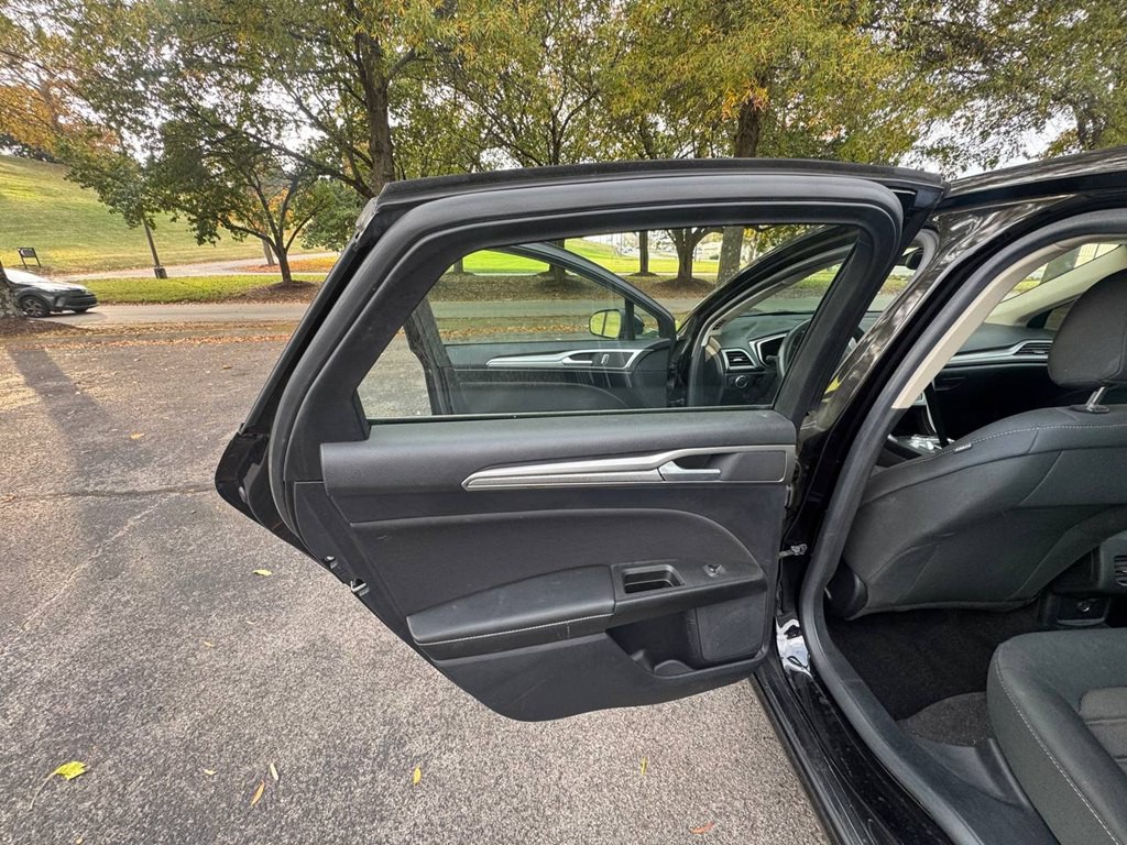 2020 Ford Fusion Image 17